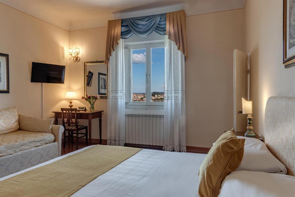 Room image 4