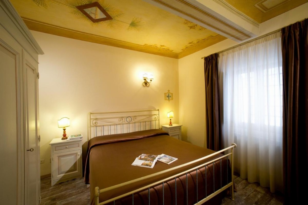 Room image 4